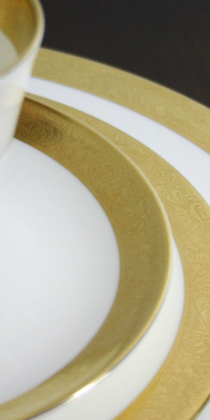 Mikasa "Harrow Pattern" Fine Bone China, Setting for 8 (40 pieces)