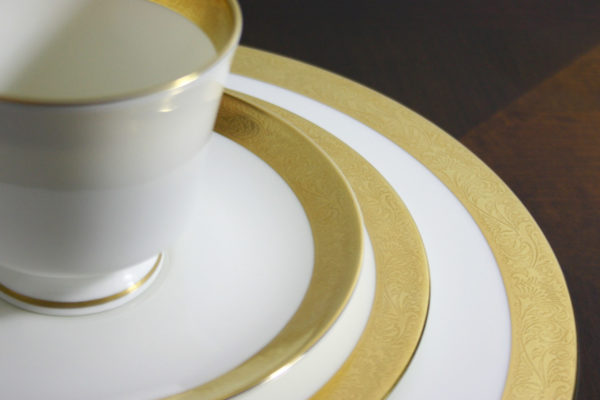 Mikasa "Harrow Pattern" Fine Bone China, Setting for 8 (40 pieces)
